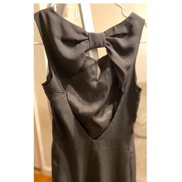 Black dress cut out back - Picture 3 of 3